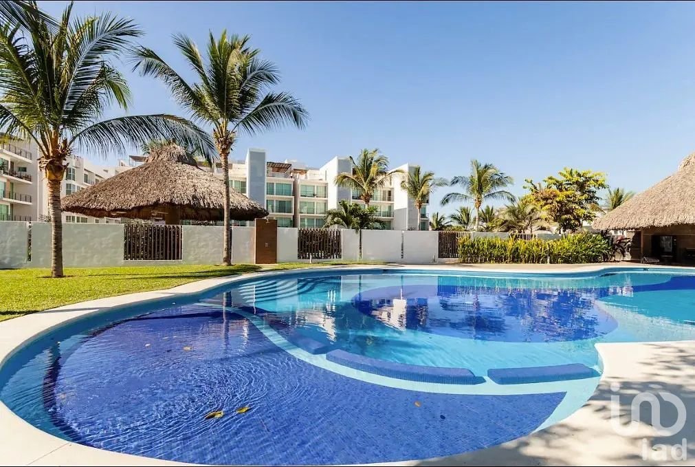 Depa en Planta Baja con Jardín y Alberca en Plumbag, Acapulco Diamante