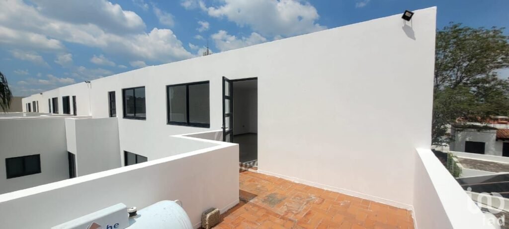 Amplia casa en venta en Ex-hacienda Morillotla (cerca de universidades: UDLAP y UVM)