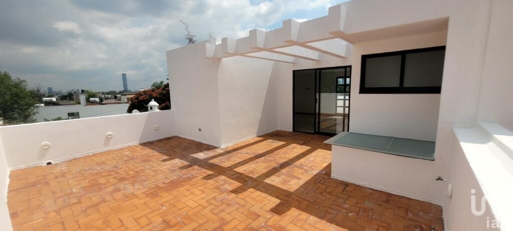 Amplia casa en venta en Ex-hacienda Morillotla (cerca de universidades: UDLAP y UVM)