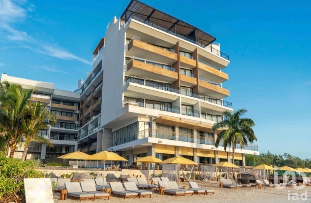 Estudio amueblado en resort frente al mar con vista al atardecer en Puerto Morelos.