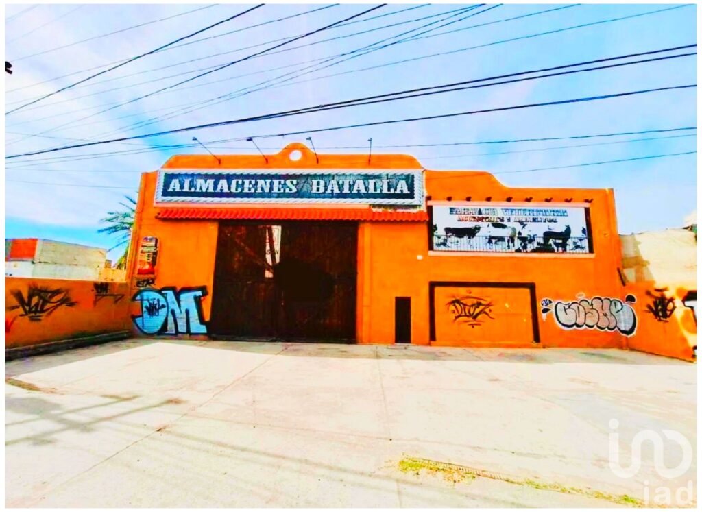 Se vende bodega comercial en La Paz, BCS con excelente ubicación en Blvd. Forjadores