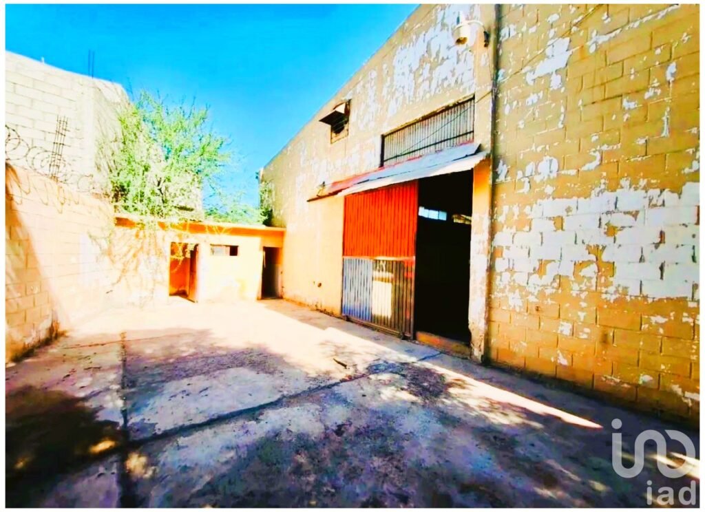 Se vende bodega comercial en La Paz, BCS con excelente ubicación en Blvd. Forjadores