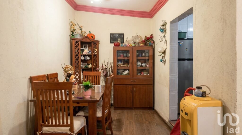 Venta de Casa con 3 departamentos separados. ¡Potencial de triple renta!