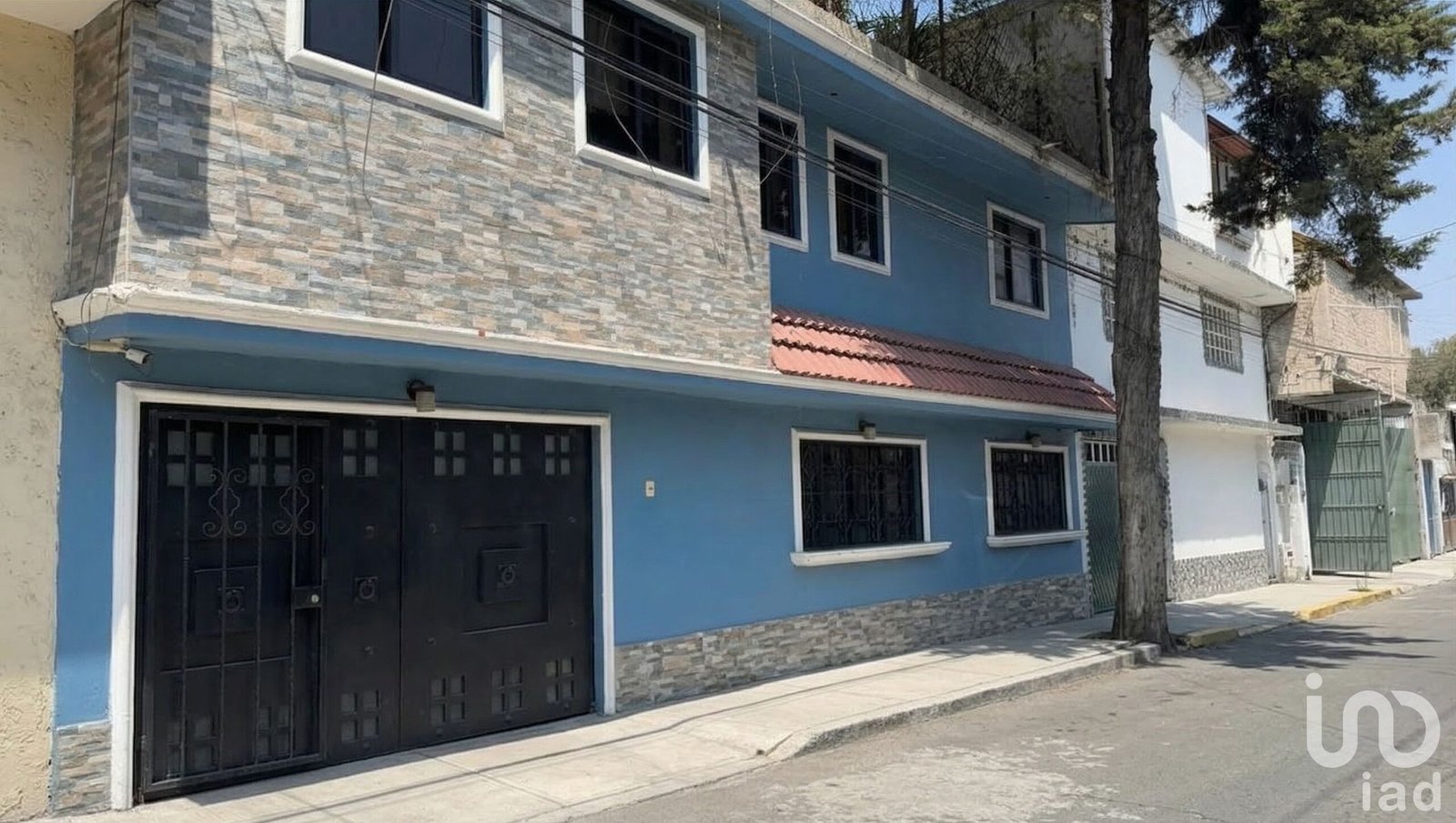 Venta de Casa con 3 departamentos separados. ¡Potencial de triple renta! Venta de Casa con 3 departamentos separados. ¡Potencial de triple renta!