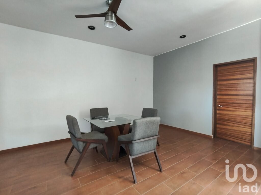 Casa en venta en fraccionamiento con acceso controlado.