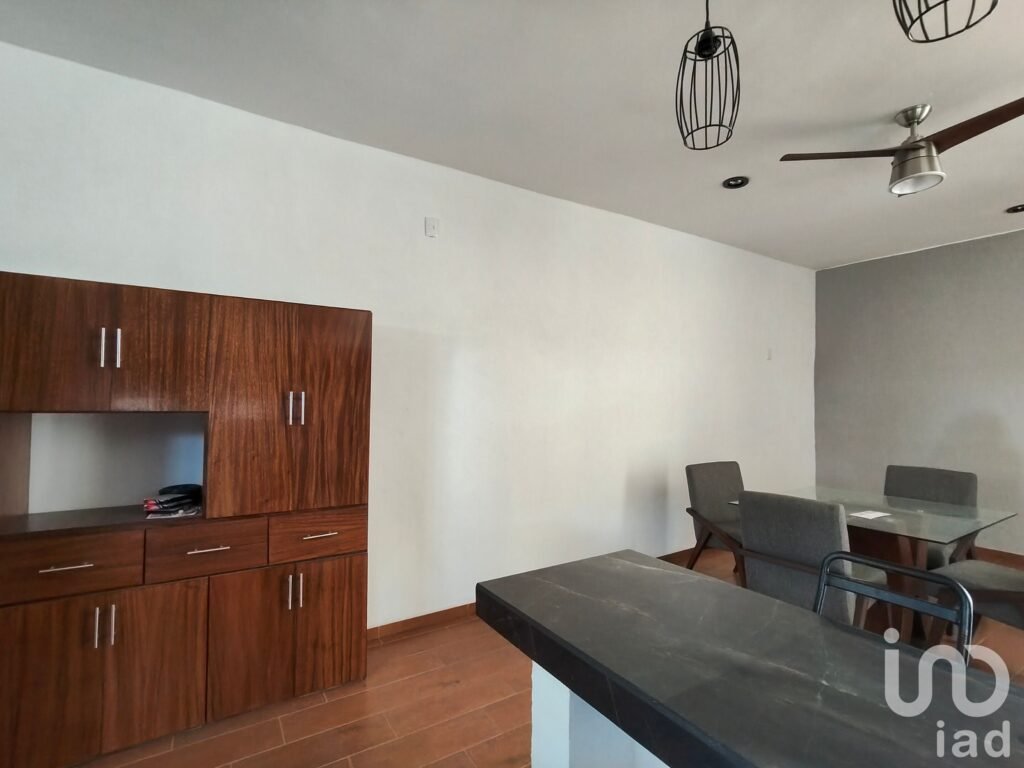 Casa en venta en fraccionamiento con acceso controlado.