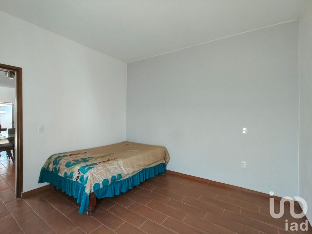 Casa en venta en fraccionamiento con acceso controlado.