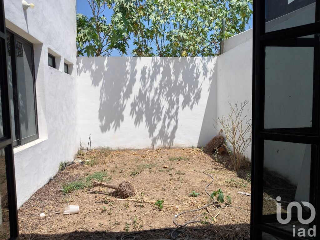 Casa en venta en fraccionamiento con acceso controlado.