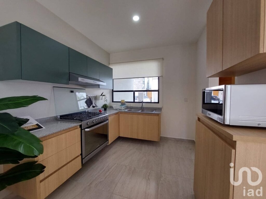 CASA EN VENTA CON RECAMARA EN PLANTA BAJA Y ALBERCA, LOMAS DE ANGELOPOLIS, PUEBLA