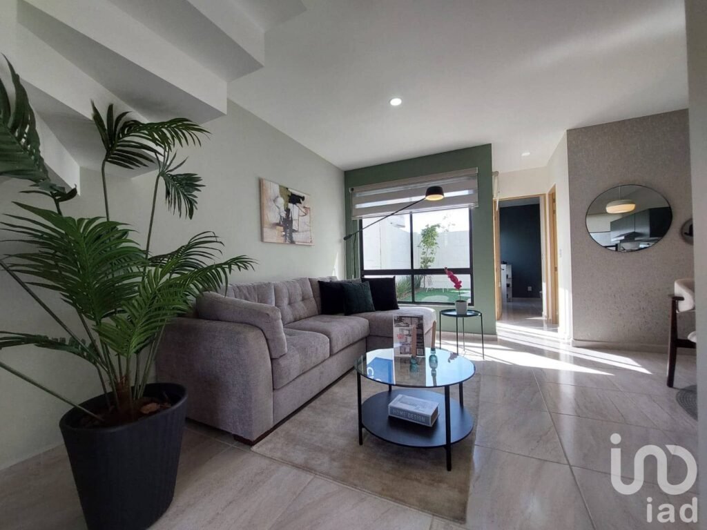 CASA EN VENTA CON RECAMARA EN PLANTA BAJA Y ALBERCA, LOMAS DE ANGELOPOLIS, PUEBLA