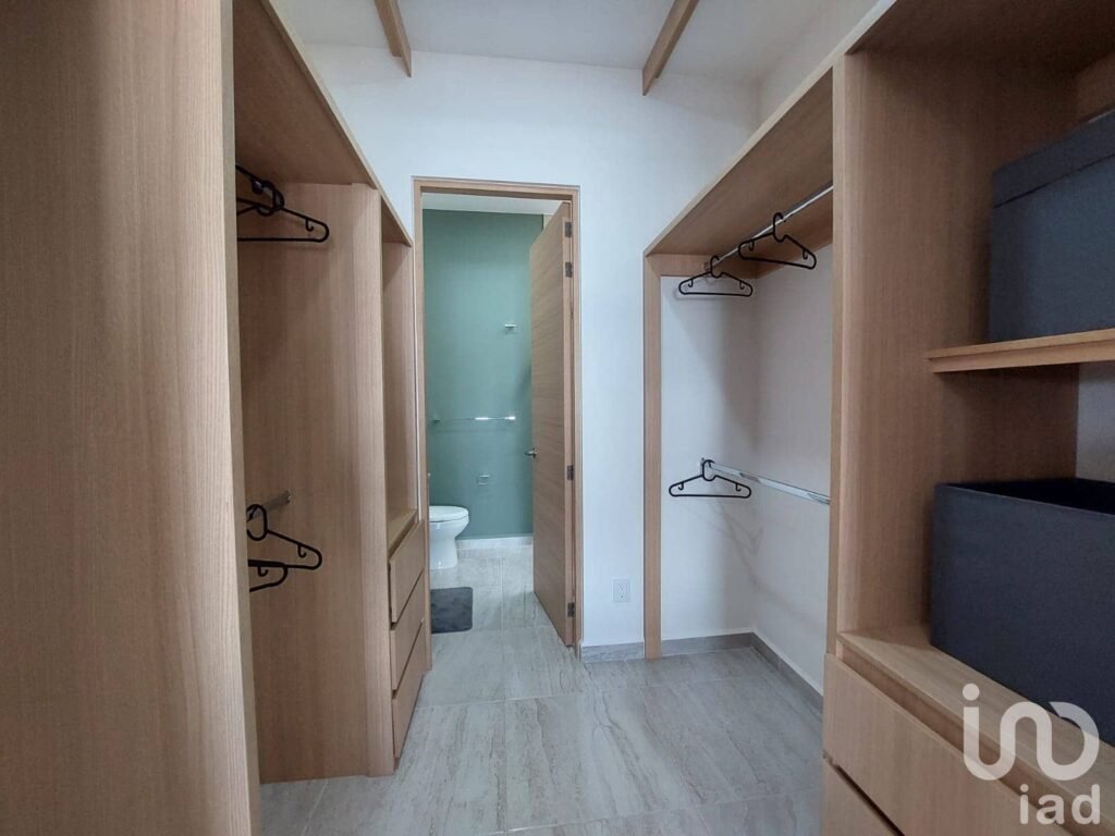 CASA EN VENTA CON RECAMARA EN PLANTA BAJA Y ALBERCA, LOMAS DE ANGELOPOLIS, PUEBLA