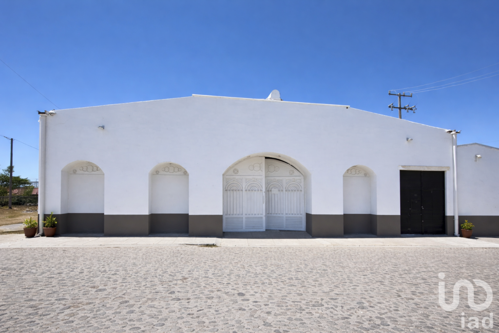 Ubicación Estratégica Bodega 582 m² Cerca de Autopista Mex-Qro Lista para Operación