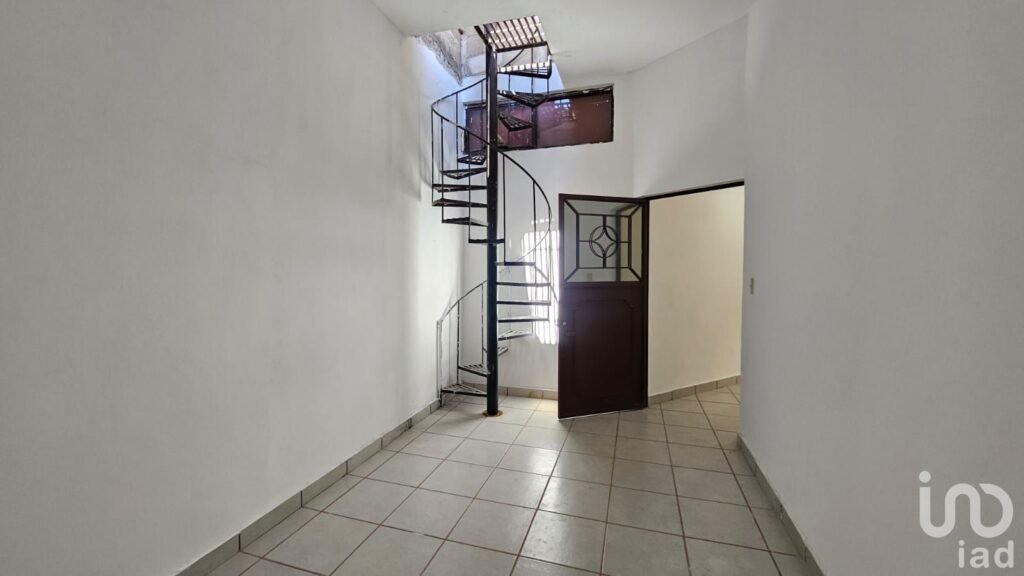 Ubicación Estratégica Bodega 582 m² Cerca de Autopista Mex-Qro Lista para Operación