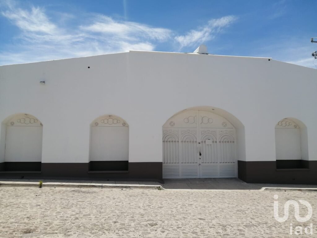 Ubicación Estratégica Bodega 582 m² Cerca de Autopista Mex-Qro Lista para Operación