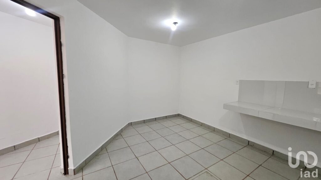 Ubicación Estratégica Bodega 582 m² Cerca de Autopista Mex-Qro Lista para Operación