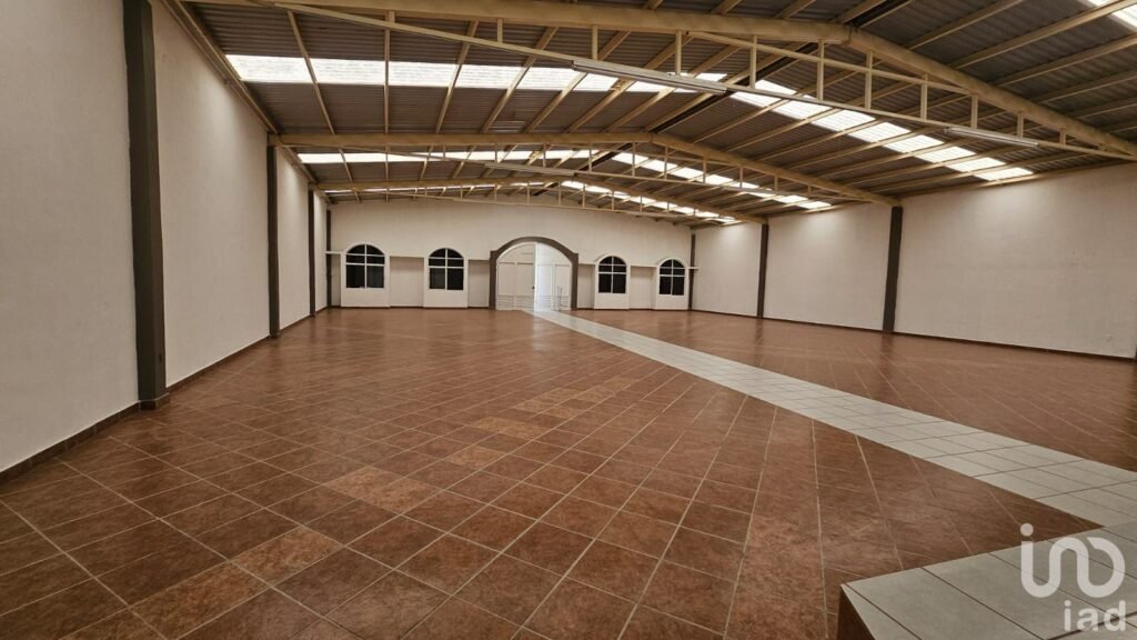 Ubicación Estratégica Bodega 582 m² Cerca de Autopista Mex-Qro Lista para Operación