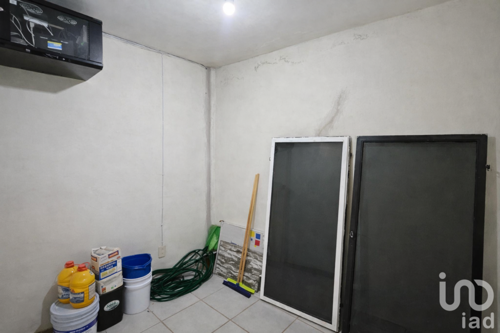 Ubicación Estratégica Bodega 582 m² Cerca de Autopista Mex-Qro Lista para Operación