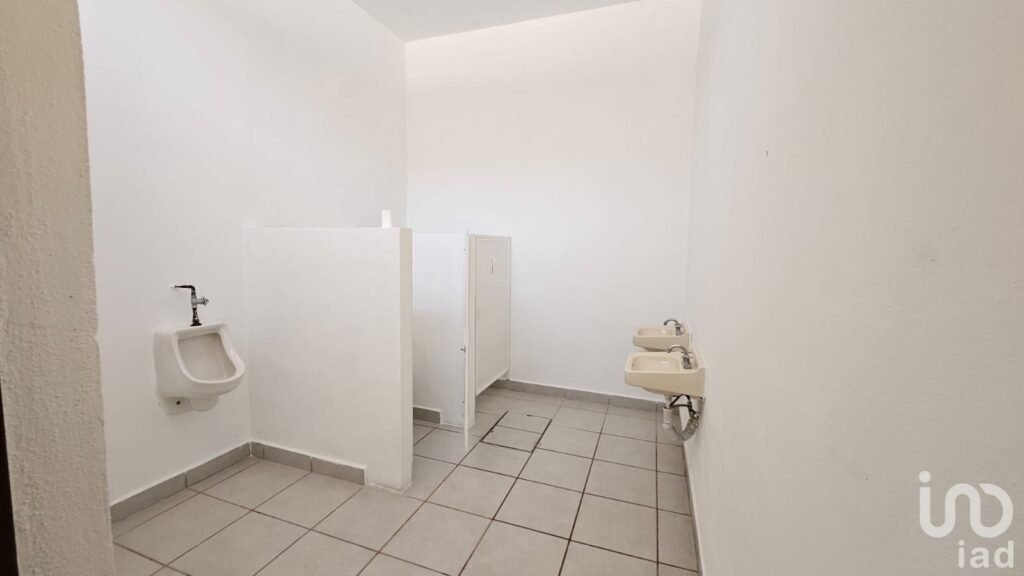 Ubicación Estratégica Bodega 582 m² Cerca de Autopista Mex-Qro Lista para Operación