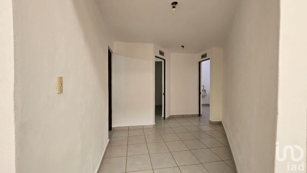 Ubicación Estratégica Bodega 582 m² Cerca de Autopista Mex-Qro Lista para Operación