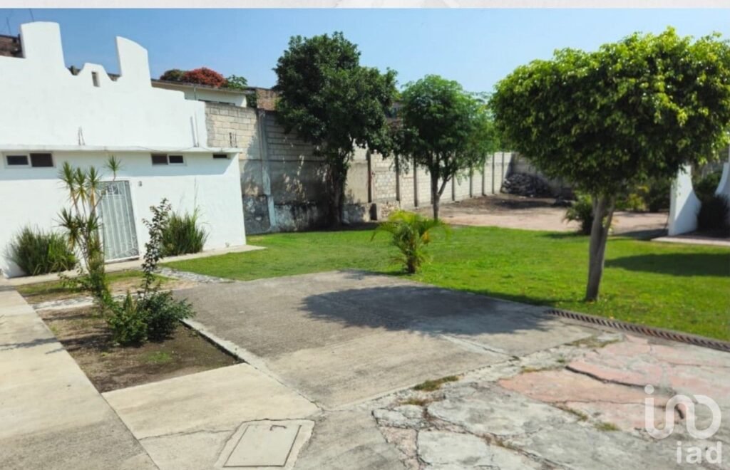 Venta de Casa con 10 Bungalós en Cuautla