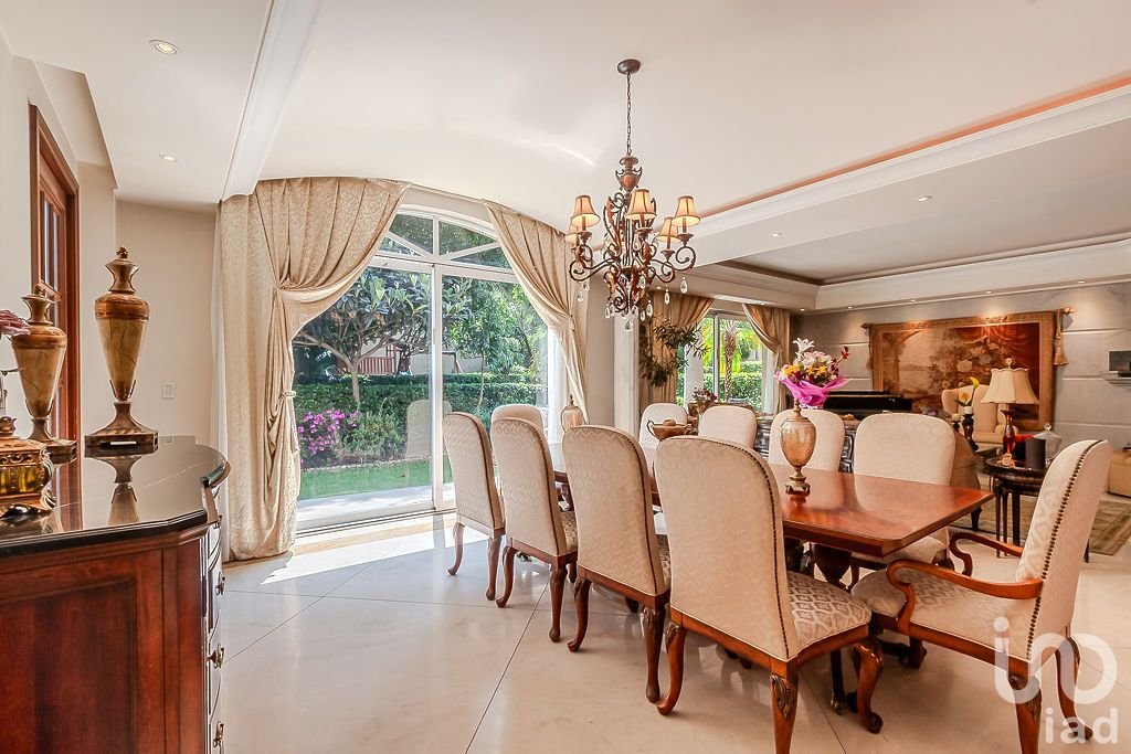 Casa en venta en exclusivo condominio de 6 casas en Bosques de las Lomas