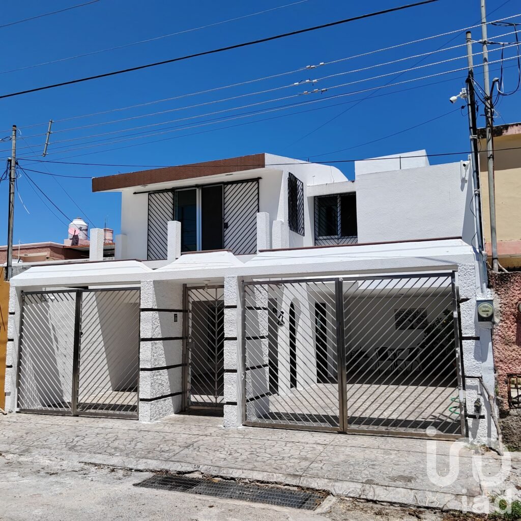 Casa Sola en Venta Pensiones, Mérida, Yucatanamplia y remodelada