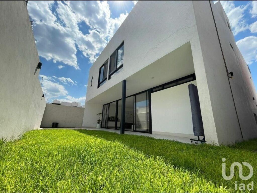 CASA EN VENTA EN LAGO DE JURIQUILLA, QUERETARO