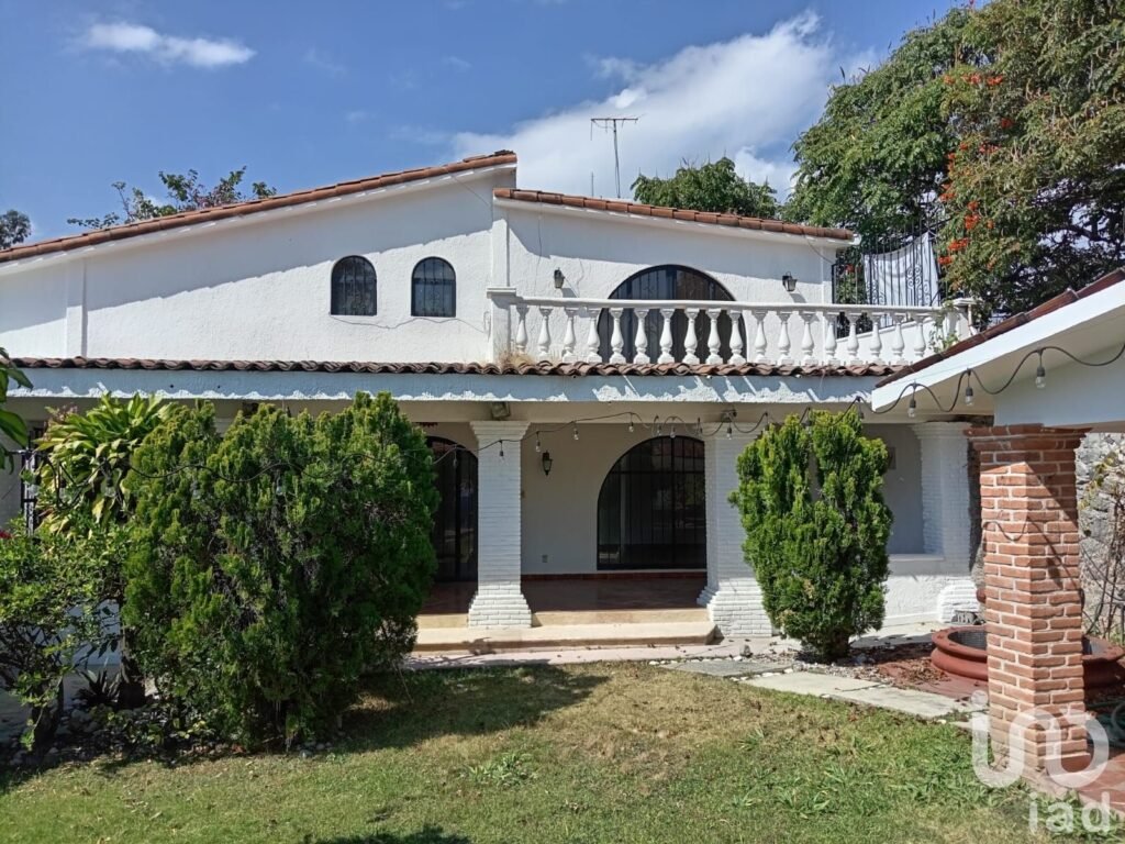 Casa en Venta con jardín y Alberca, Zona norte Cuernavaca, Col. Hacienda Tetela