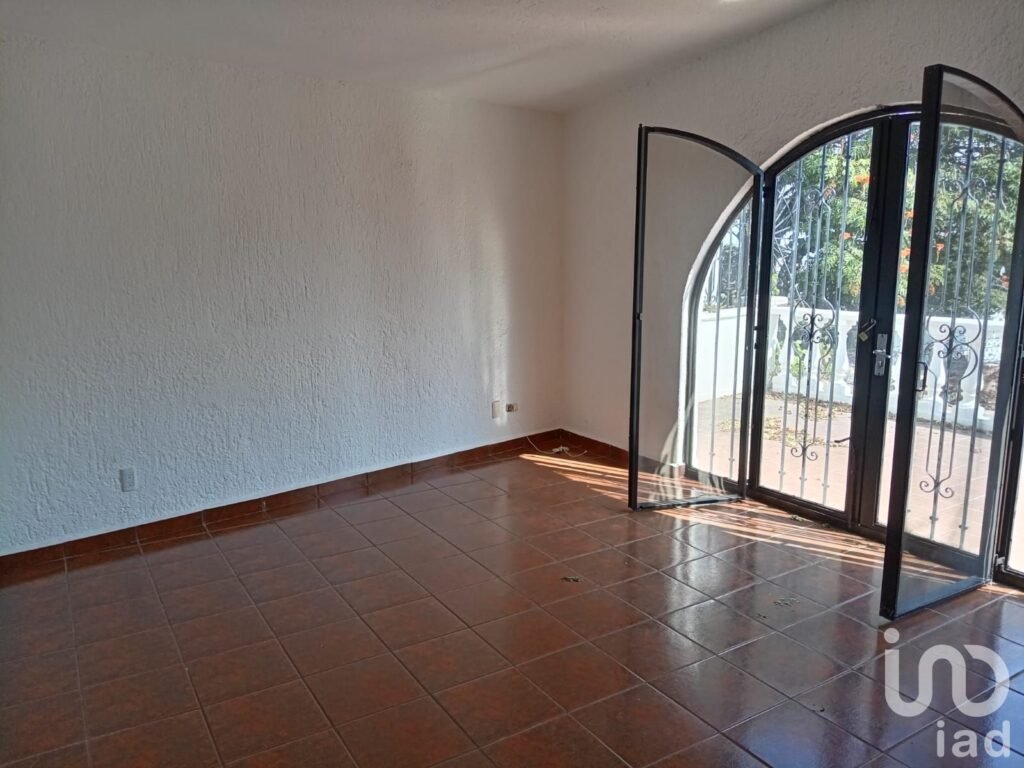 Casa en Venta con jardín y Alberca, Zona norte Cuernavaca, Col. Hacienda Tetela