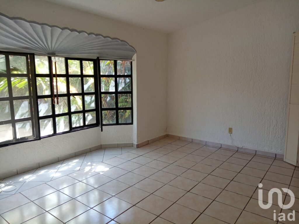 Casa en Venta con jardín y Alberca, Zona norte Cuernavaca, Col. Hacienda Tetela