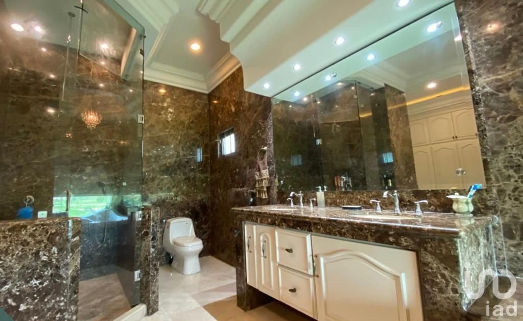 SE VENDE RESIDENCIA A PUERTA CERRADA CON TODO Y MUEBLES EN EL CONDOMINIO MARINA MAZATLAN