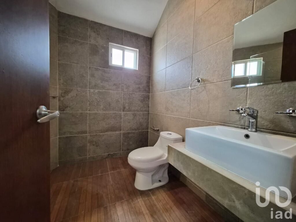 CASA EN VENTA EN ALTO LAGO CON RECAMARA EN PLANTA BAJA Y BANO COMPLETO
