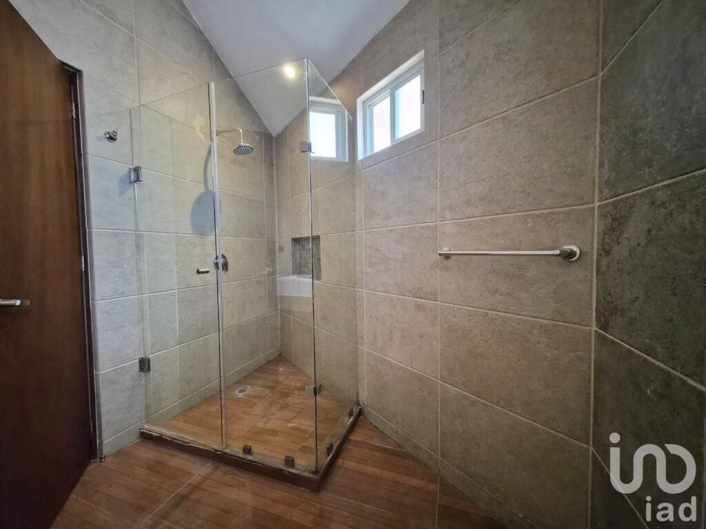 CASA EN VENTA EN ALTO LAGO CON RECAMARA EN PLANTA BAJA Y BANO COMPLETO
