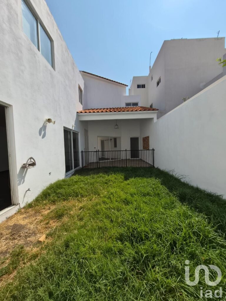 CASA EN VENTA EN ALTO LAGO CON RECAMARA EN PLANTA BAJA Y BANO COMPLETO