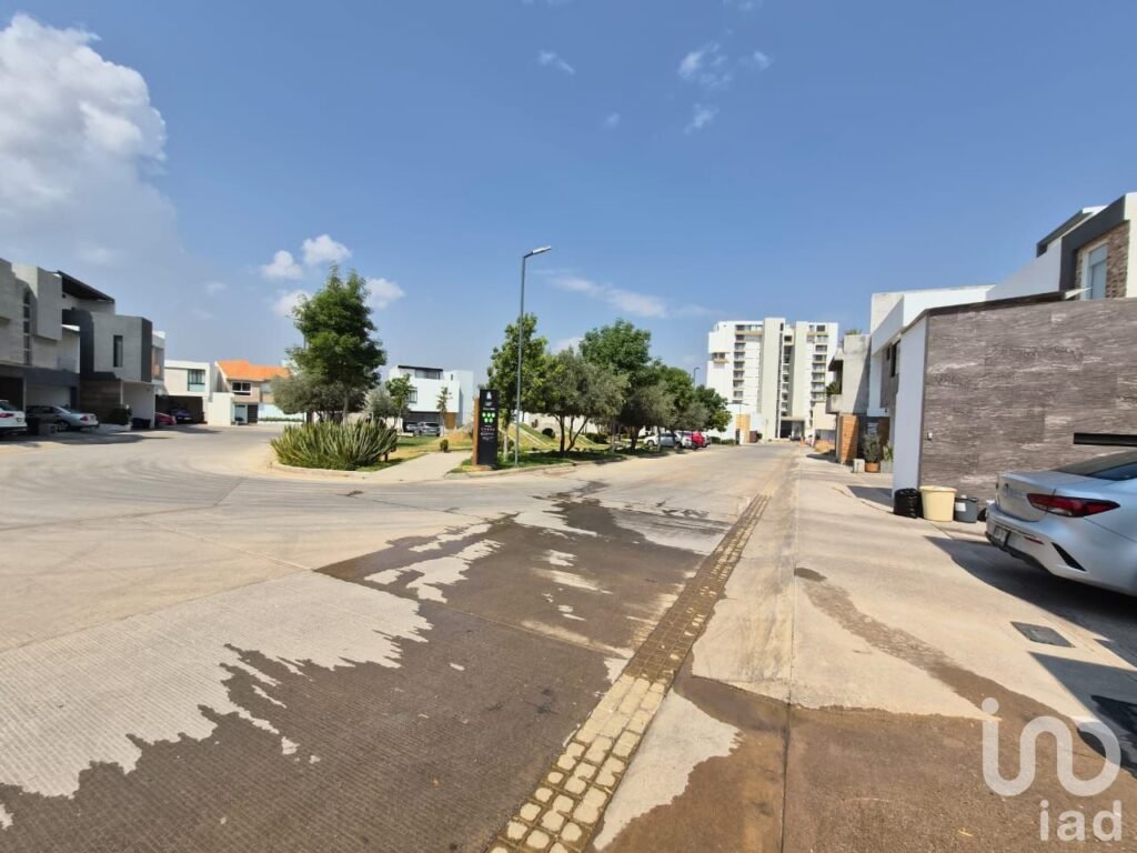 CASA EN VENTA EN ALTO LAGO CON RECAMARA EN PLANTA BAJA Y BANO COMPLETO