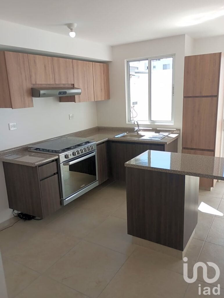 CASA EN VENTA EN FRACC CON ALBERCA EN CUAUTLANCINGO