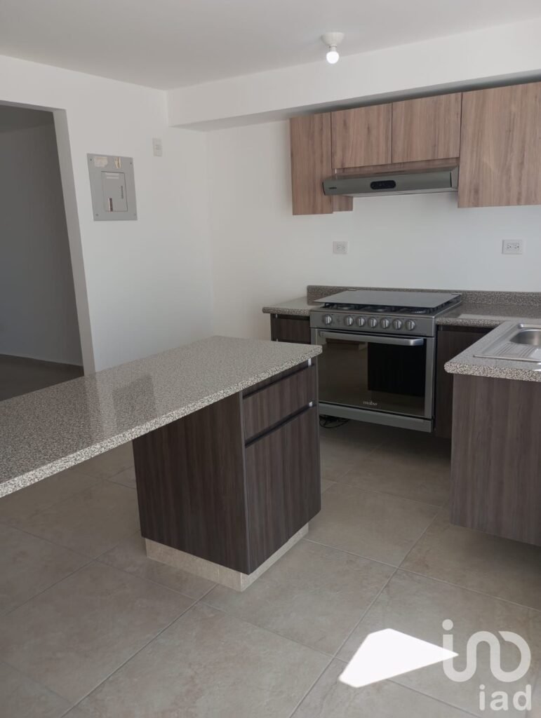 CASA EN VENTA EN FRACC CON ALBERCA EN CUAUTLANCINGO