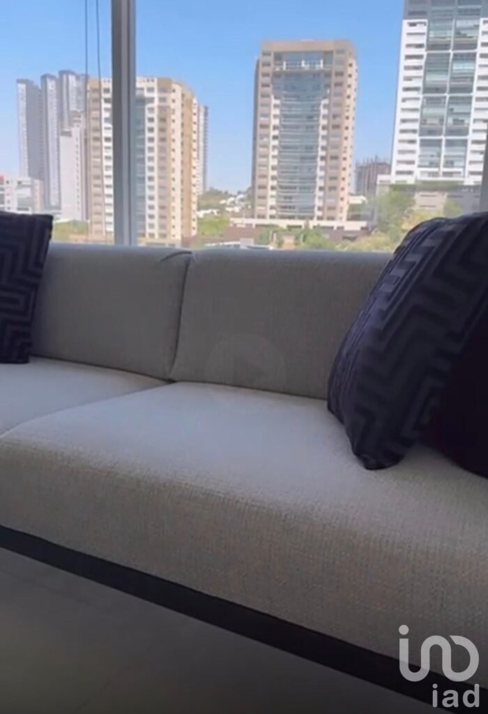 DEPARTAMENTO EN RENTA AMUEBLADO EN BOSQUE REAL