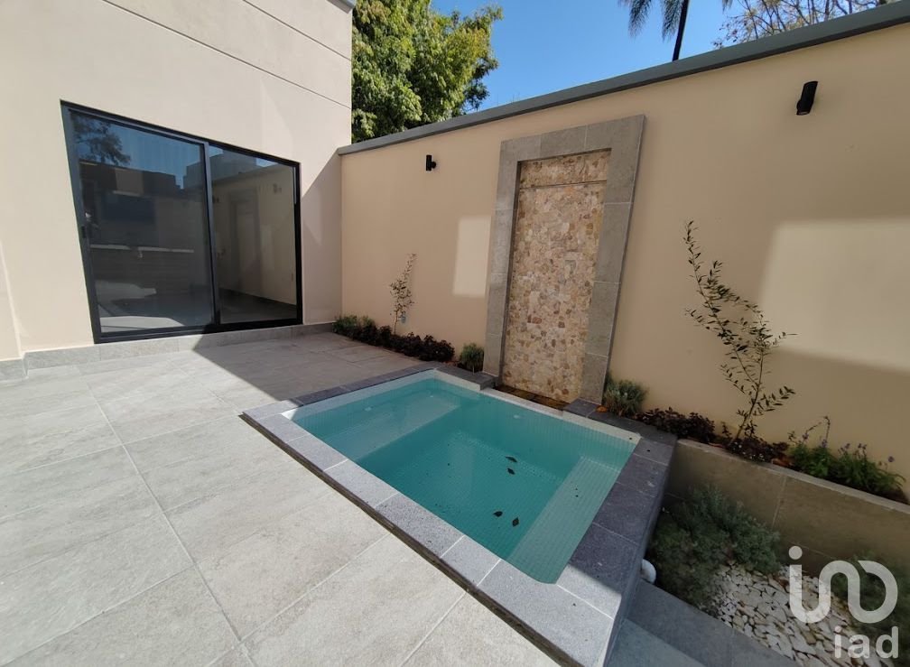 Casa nueva en Acapantzingo en privada con alberca y roof garden