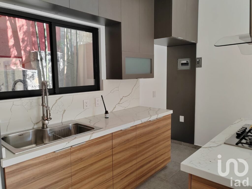 Casa nueva en Acapantzingo en privada con alberca y roof garden