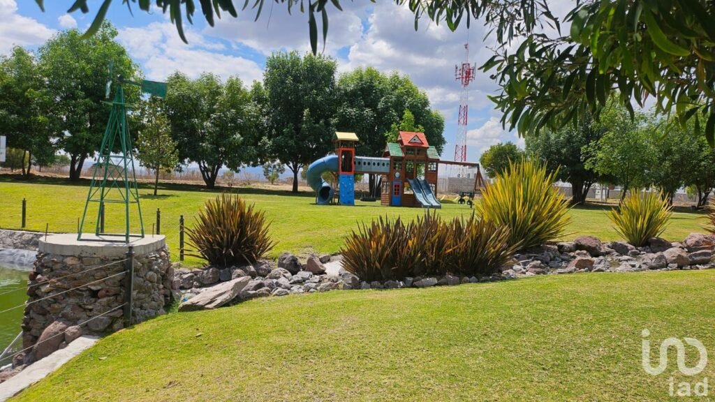 Terreno escriturado en Faro de los Cisnes Primera Etapa ¡Listo para construir!