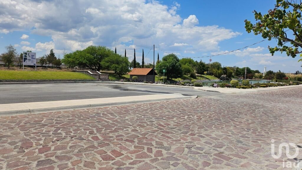 Terreno escriturado en Faro de los Cisnes Primera Etapa ¡Listo para construir!