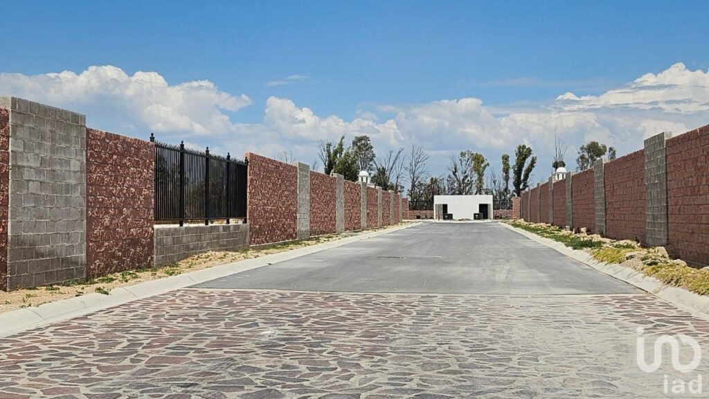 Terreno escriturado en Faro de los Cisnes Primera Etapa ¡Listo para construir!