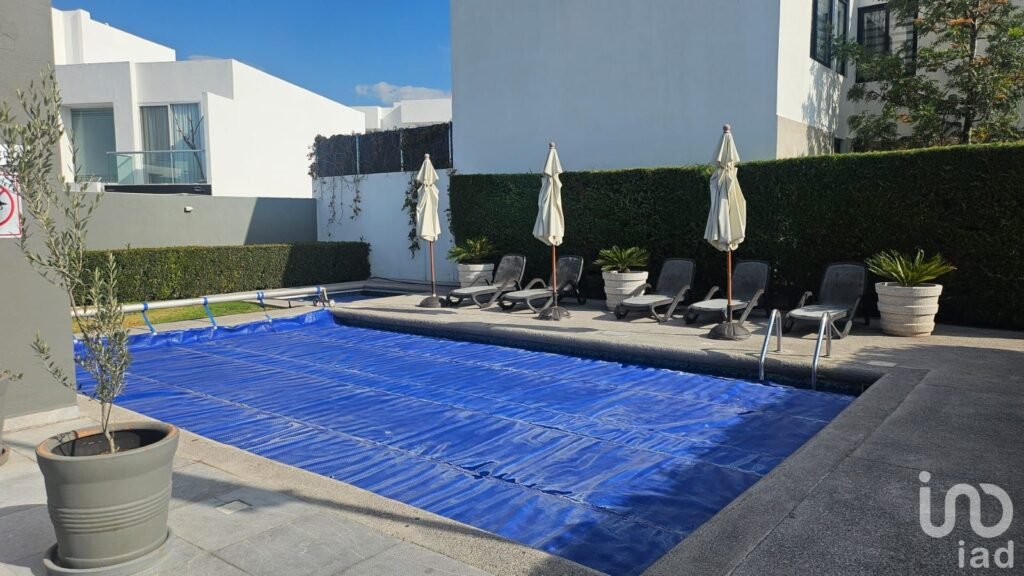 Casa en Renta El Refugio Privada El Milagro con Alberca y Vigilancia