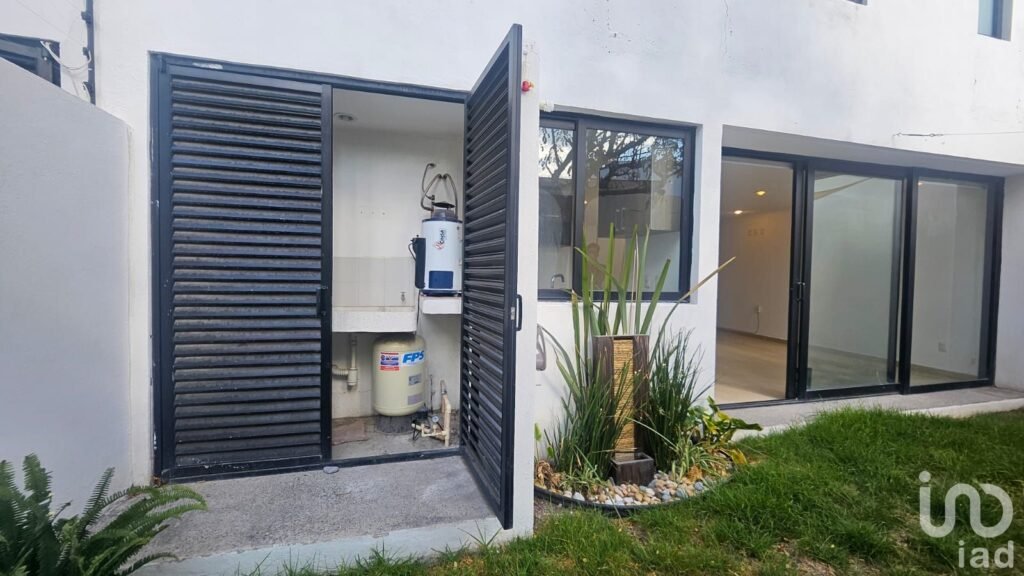 Casa en Renta El Refugio Privada El Milagro con Alberca y Vigilancia