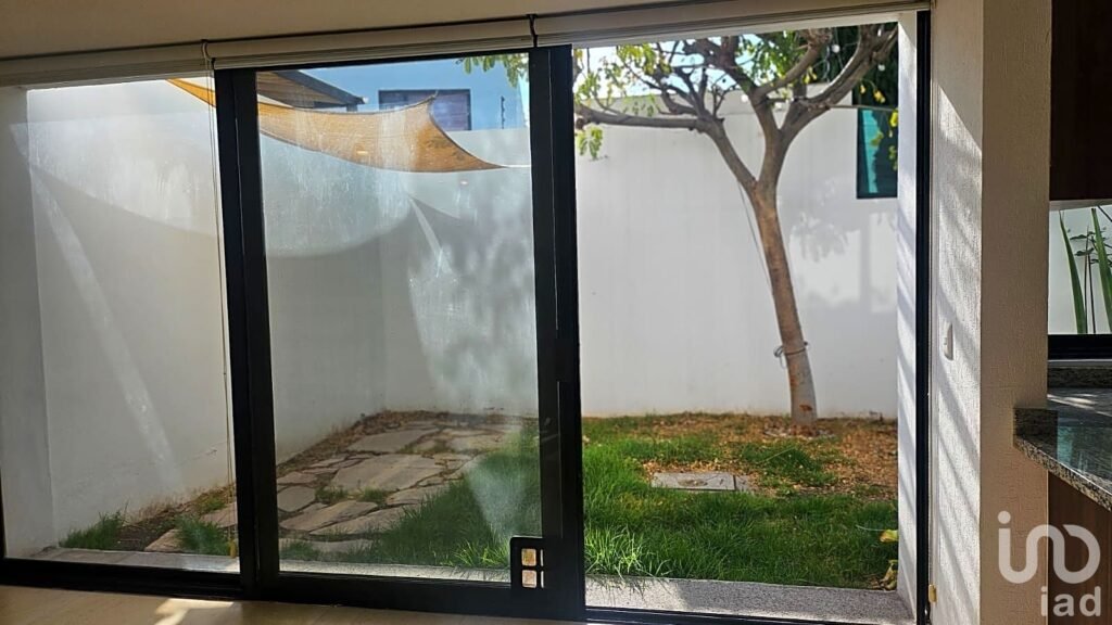 Casa en Renta El Refugio Privada El Milagro con Alberca y Vigilancia