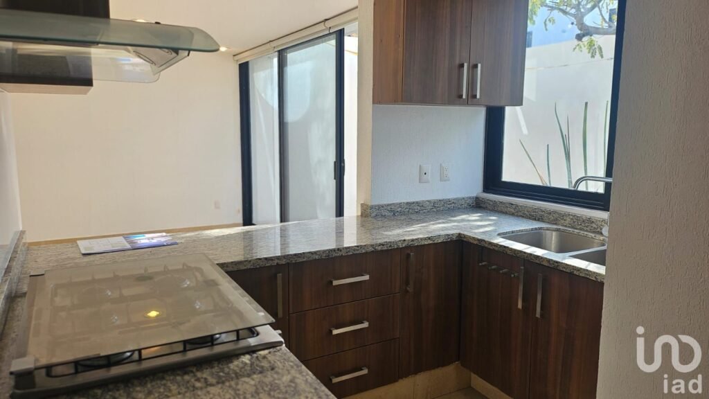 Casa en Renta El Refugio Privada El Milagro con Alberca y Vigilancia