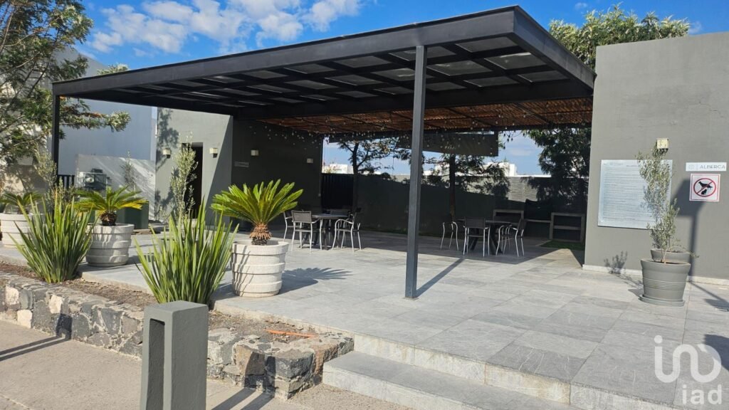 Casa en Renta El Refugio Privada El Milagro con Alberca y Vigilancia