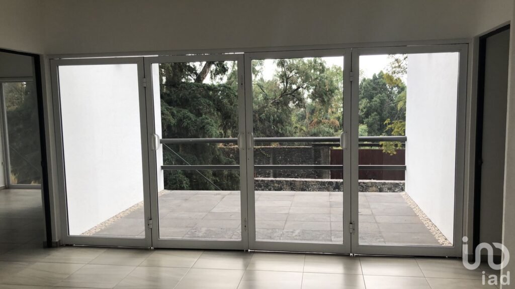 CASA EN FRACCIONAMIENTO ARBOLADO, FRESCO, CON ACCESO CONTROLADO Y VIGILANCIA