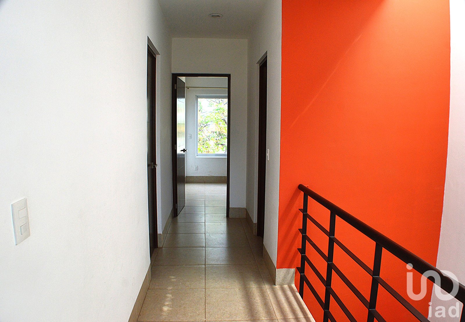 Casa Luz en Venta ubicada en Loma del Padre enfrente de Alaia en privada con seguridad y alberca